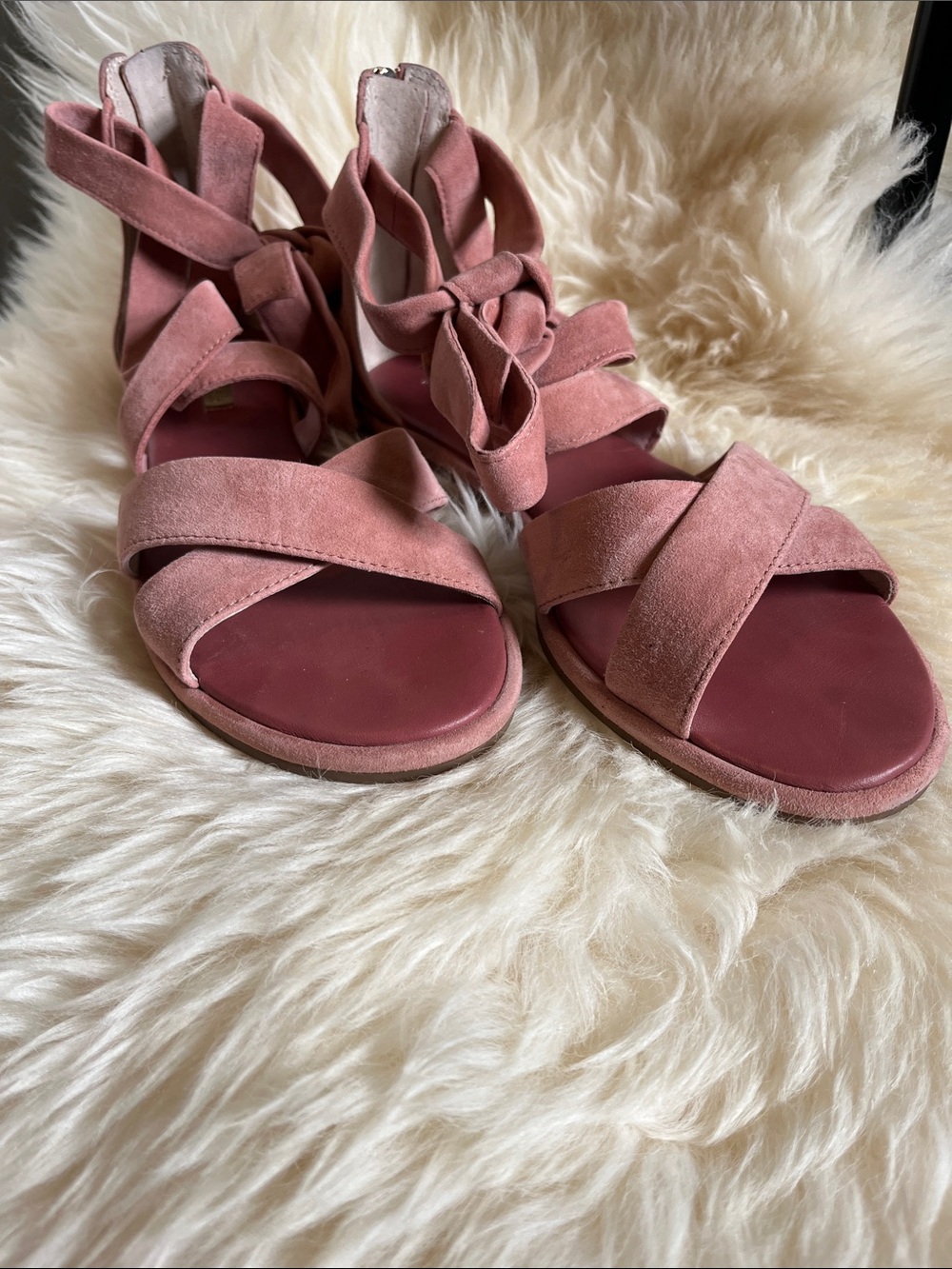 Louise et Cie Women’s Pink Suede Strappy Flat Sandals